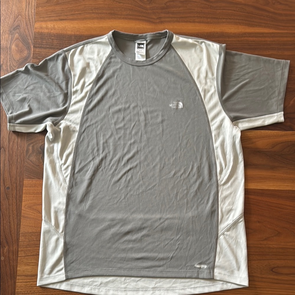 The North Face Two-Tone Gray Short Sleeve Vapor Wick Shirt. 100% polyester.